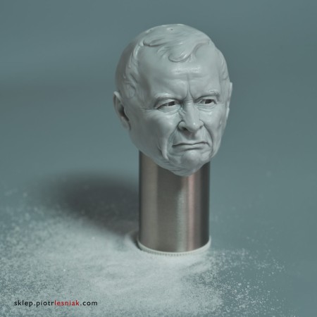 Rzeźba Kaczyński jako Solniczka - "ŁUPIEŻCA POLSKI"